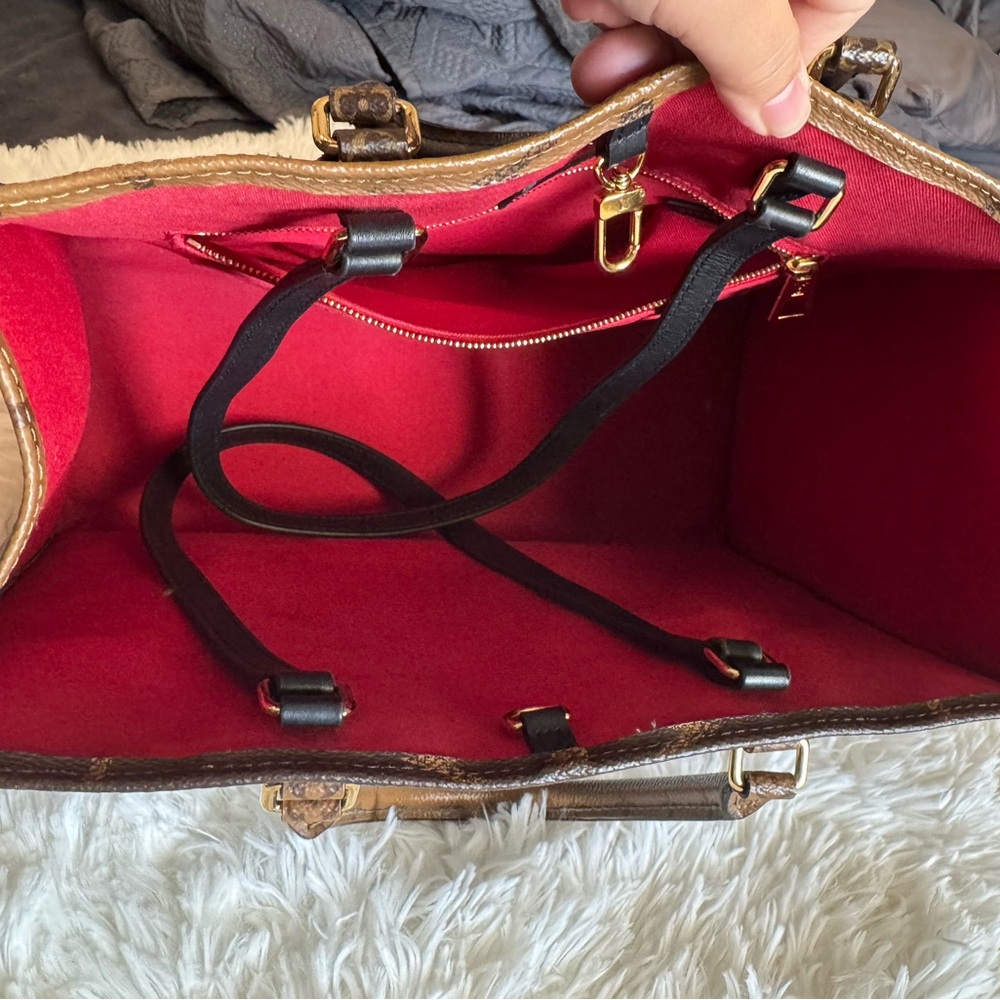 Louis Vuitton OnTheGo - Picture 14 of 16